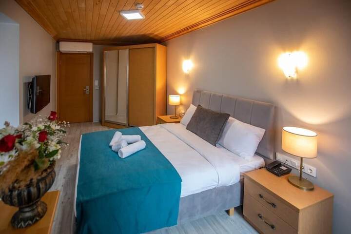 Room 4 of 204