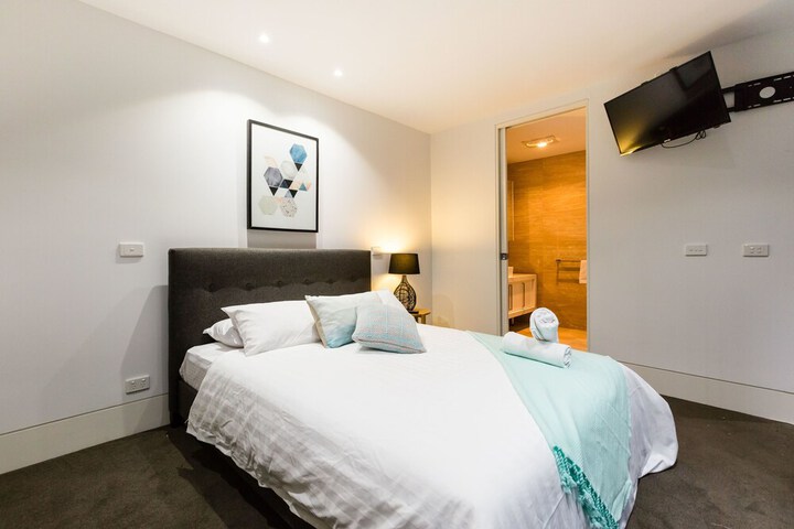 Room 8 of 28