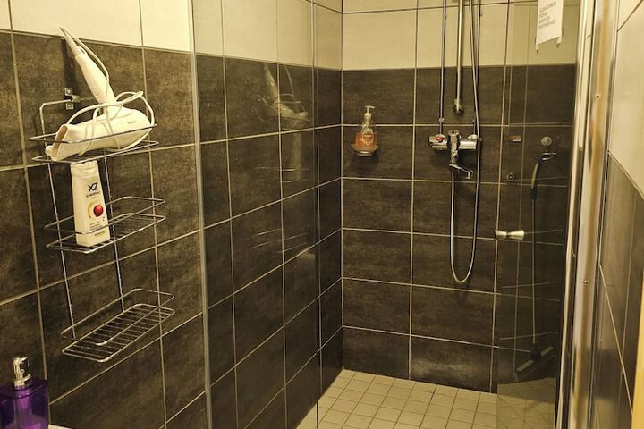 Room 9 of 29