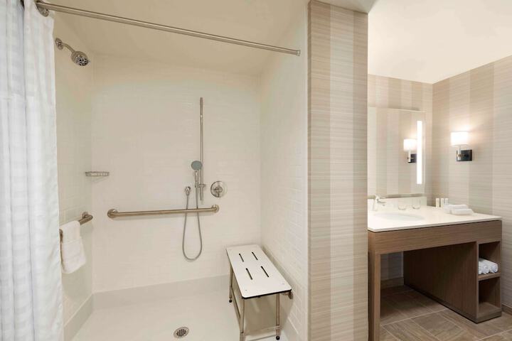 1 King Accessible Tub Studio Suite (6 of 12)