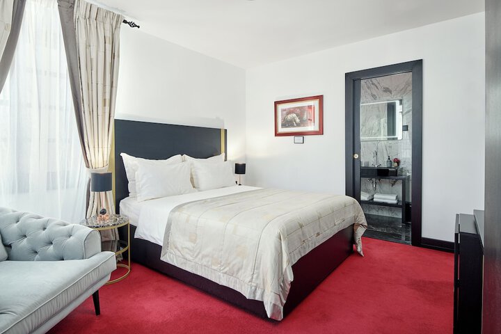 Room 10 of 40