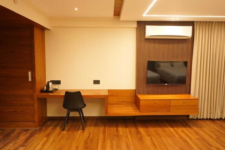 Room 15 of 27