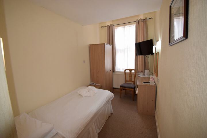 Room 27 of 92