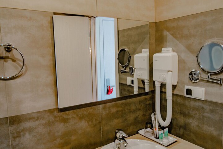 Room 48 of 113
