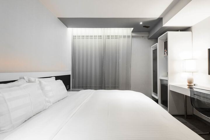 Room 27 of 64