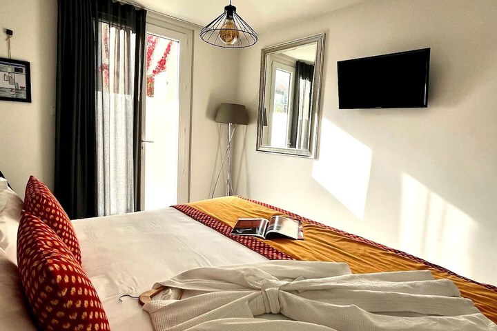 Room 32 of 74