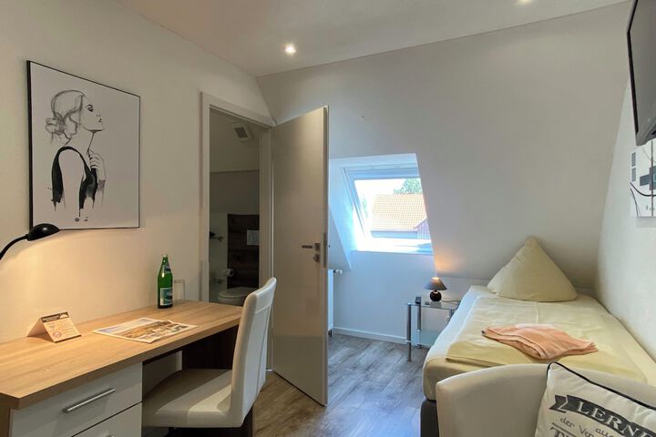 Room 3 of 37