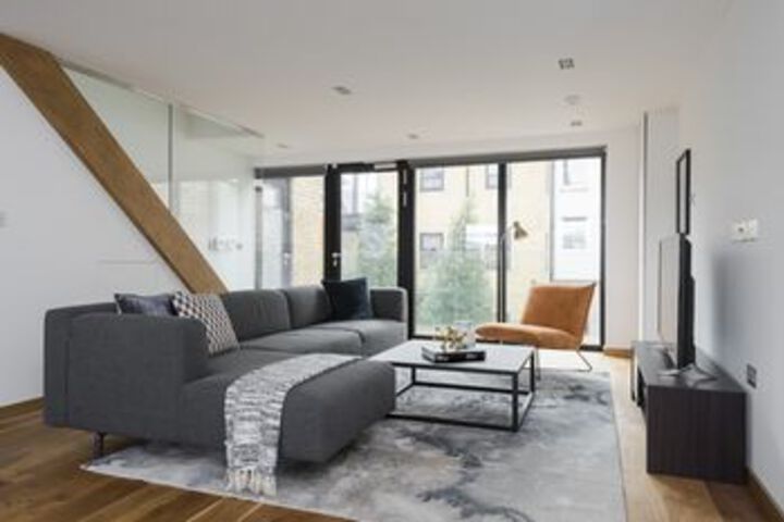 Bi-Level 2BR in Kings Cross by Sonder
