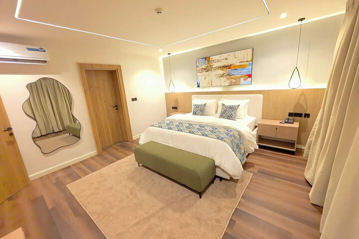 Room 13 of 72