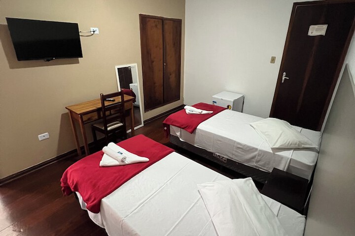 Room 8 of 25