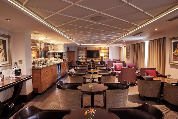 Lounge 114 of 128