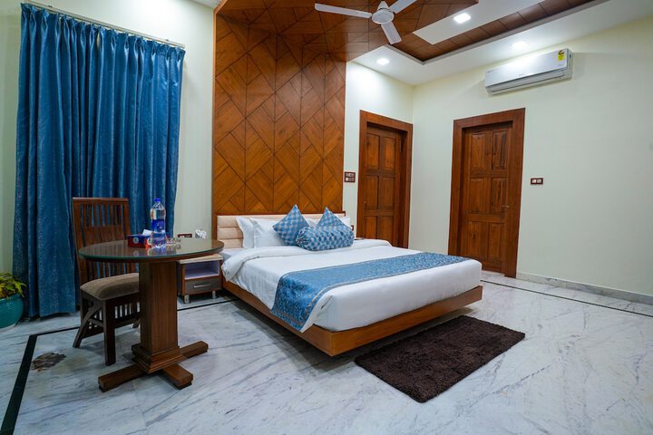 Room 3 of 7