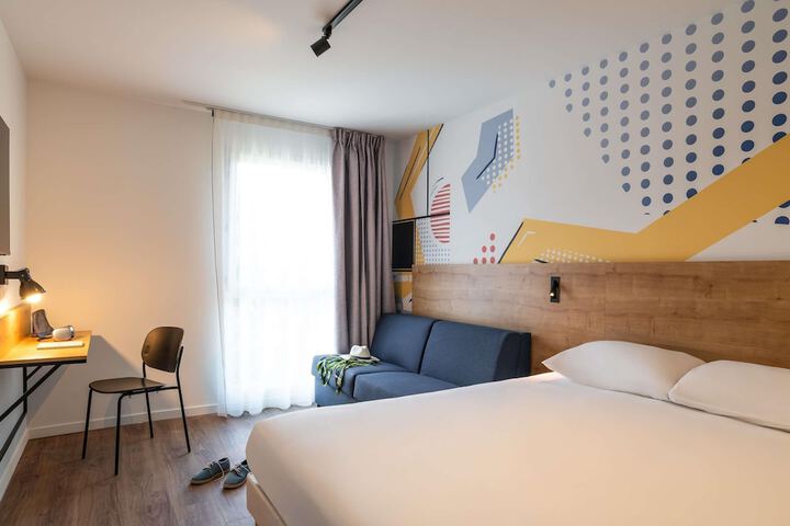 Room 35 of 69