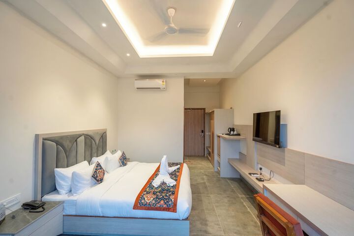 Room 3 of 80