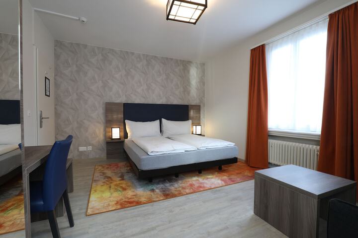 Room 10 of 31