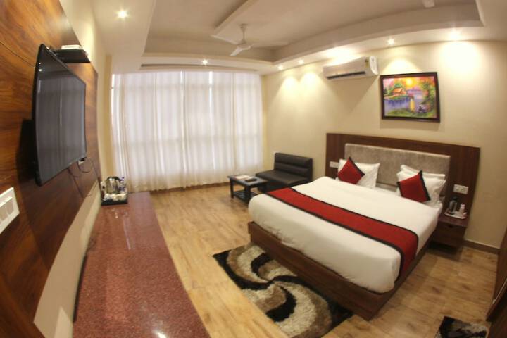 Room 8 of 28
