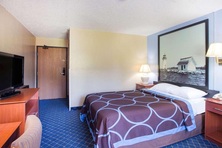1 Queen Bed (6 of 15)