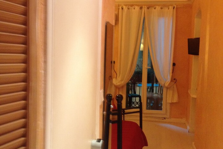 Room 26 of 70