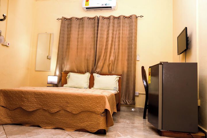 Room 10 of 27