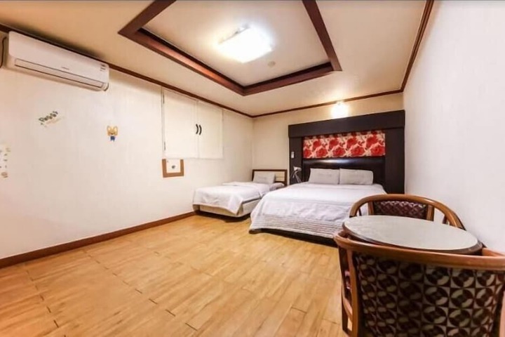 Room 12 of 47