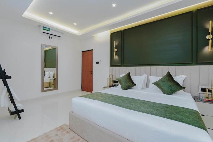 Room 15 of 32