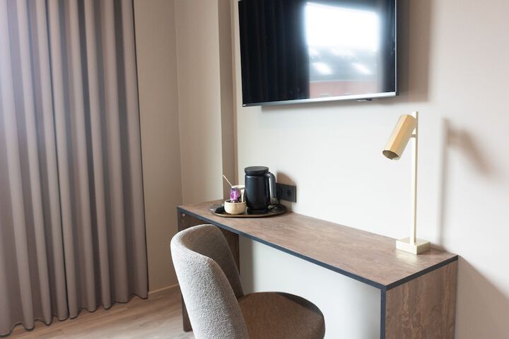 Room 3 of 25