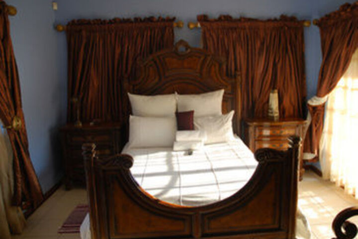 Room 5 of 17