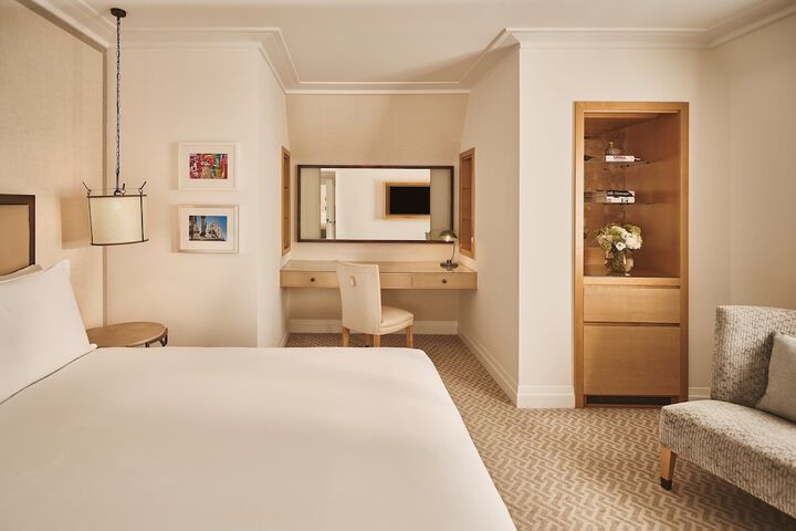 Room 33 of 106