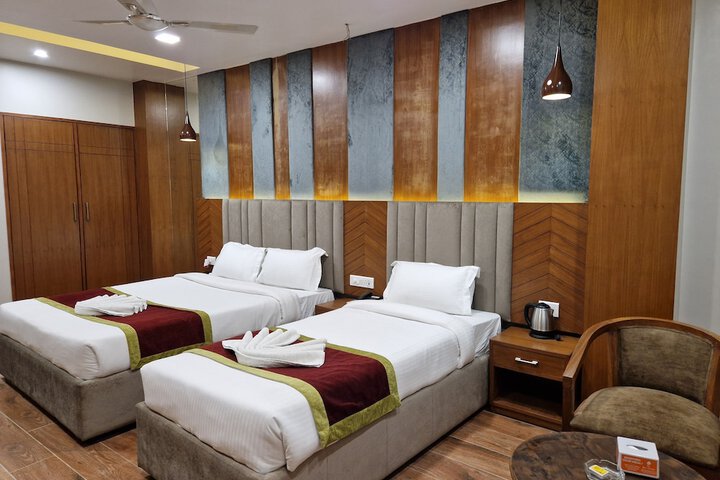 Room 6 of 19