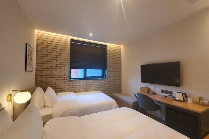 Room 35 of 59