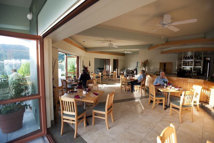 Dining 17 of 39