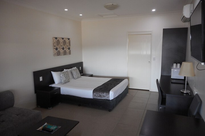 Room 12 of 33