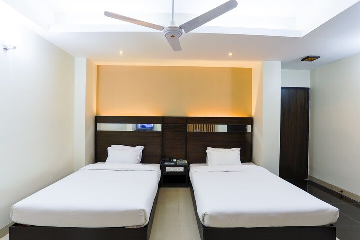 Room 10 of 42