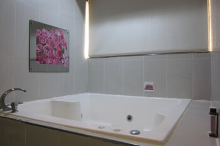 Room 3 of 91