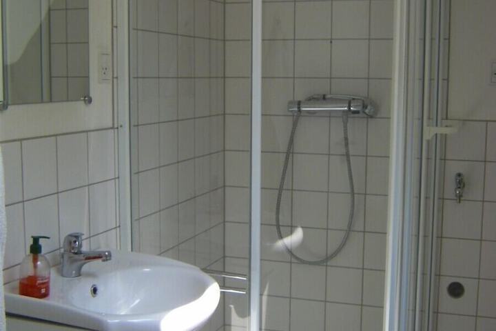 Room 9 of 28