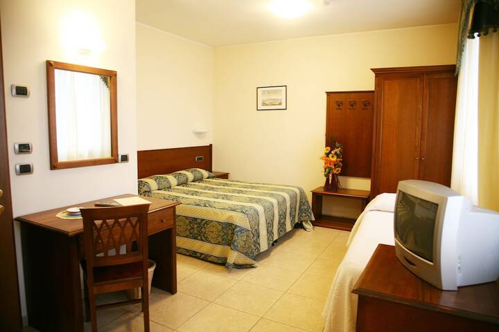 Room 6 of 56