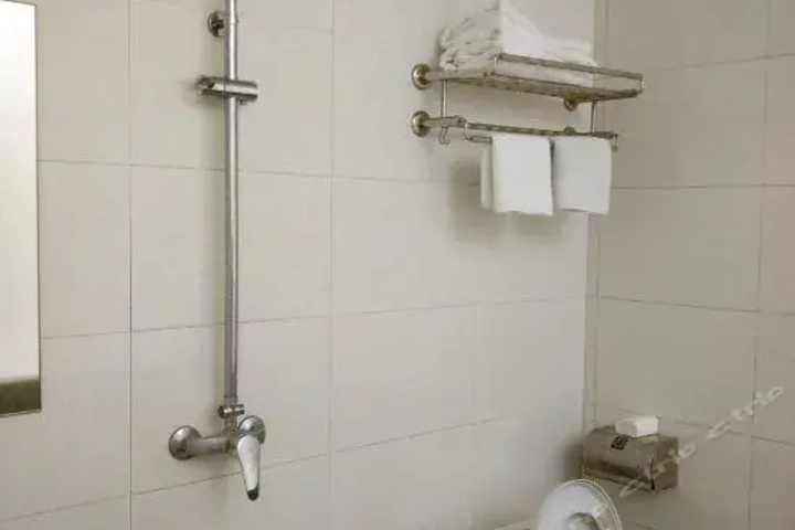 Room 9 of 12