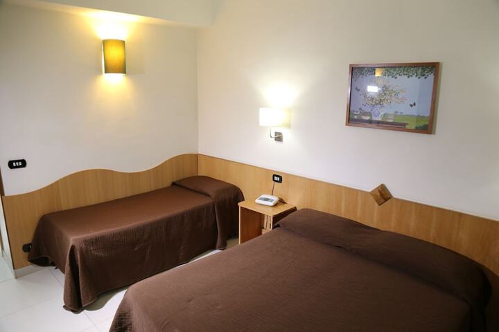 Room 16 of 40