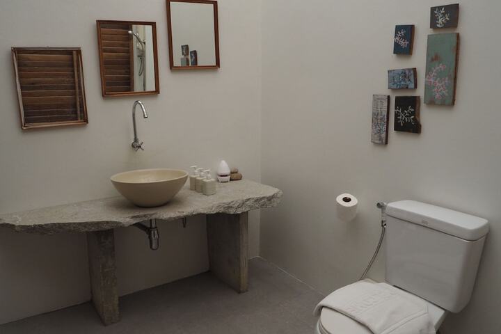 Room 25 of 93