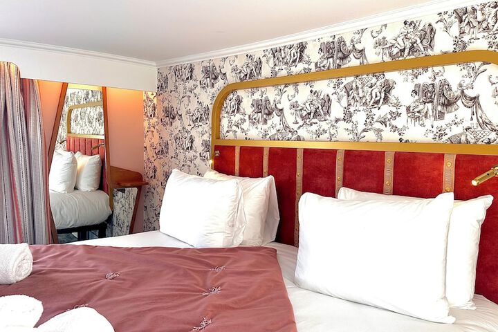 Room 13 of 28