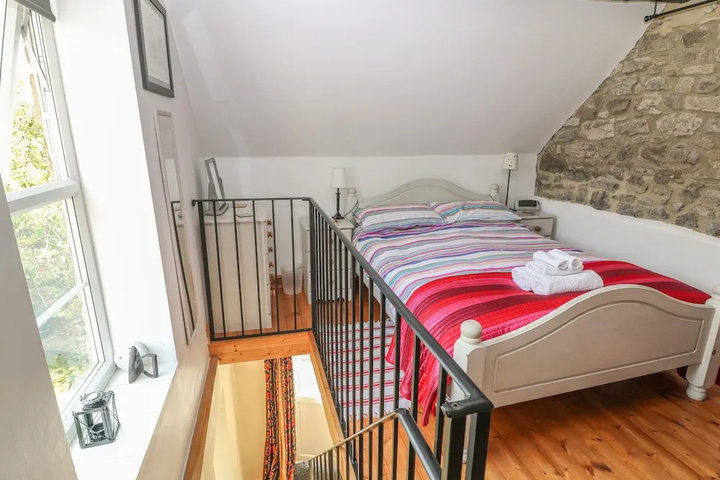 Room 4 of 13