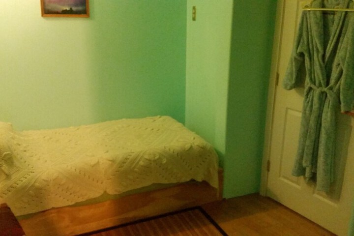 Room 11 of 28