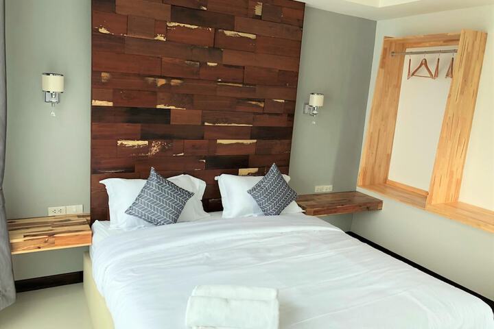 Room 17 of 48
