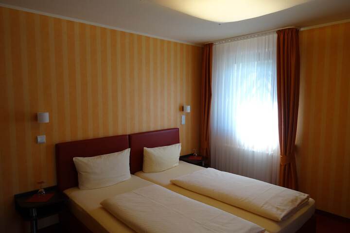 Room 9 of 35