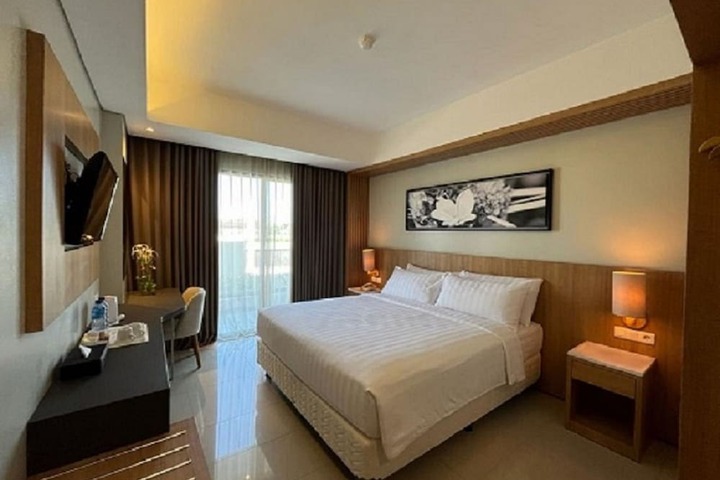 Room 6 of 14