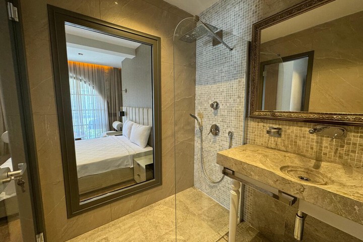 Room 48 of 59