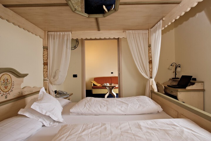 Room 45 of 79