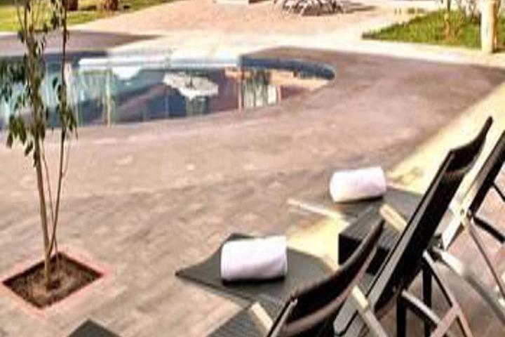 Sundeck 74 of 80