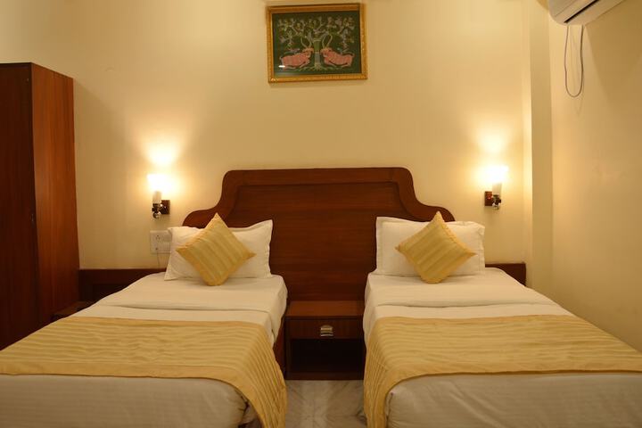 Room 8 of 32