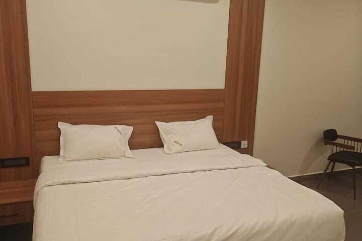 Room 9 of 17